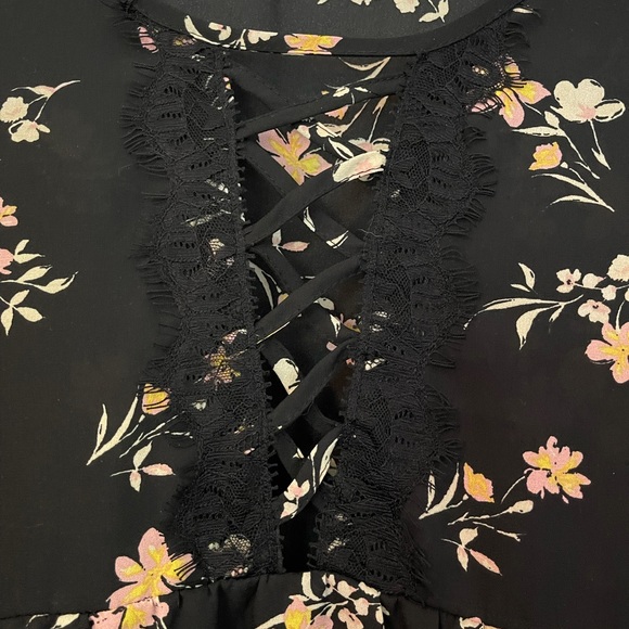 Floral ruffle Altar’d State Blouse - Picture 2 of 7